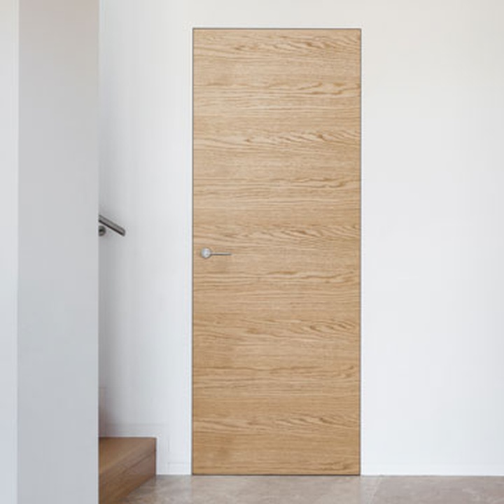 Dvere s drevenými esenciami